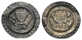 Ulm - Königliche Münzstätte. Konrad IV. bis Konradin (1237 - 1268).

 Brakteat (Silber).
Vs: Frontales, bekröntes Brustbild mit Lilienstab in seine...