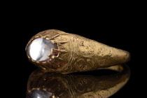 SELJUK GOLD RING WITH ROCK CRYSTAL 

 Ca. 1100-1200 AD
 A gold ring of tapering profile, crafted with the utmost skill and attention to detail. The...