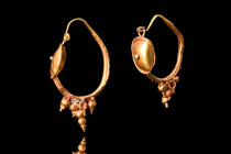 ROMAN GOLD PAIR OF FILIGREE EARRINGS

 Ca. 100-200 AD
 A lovely matched pair of gold filigree earrings. At the heart of each earring is a tapering ...