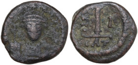 Maurice Tiberius (582-602). AE Decanummium. Catania mint. Dated RY 1 (582/3). Obv. DN TIb mAVRIC PP AC. Crowned and cuirassed facing bust, holding glo...