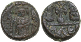 Constans II (641-668). AE 12-Nummi, Alexandria mint, c. 645-668. Obv. Emperor standing frontal, crowned, holding long cross and globus cruciger. Rev. ...
