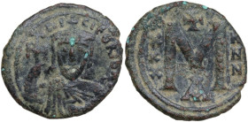 Nicephorus I (802-811). AE Follis. Constantinople mint, 1st officina. Obv. nICIFOR' bAS'. Crowned facing bust, holding cross potent and akakia. Rev. L...