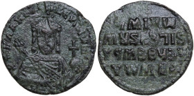 Romanus I, Lecapenus (920-944). AE Follis, Constantinople mint. Obv. Bust facing, crowned, holding labarum and globus cruciger. Rev. Inscription in fo...