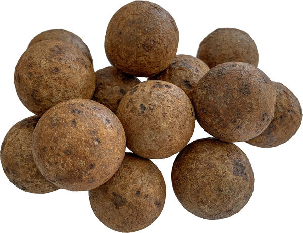 IRON HOWITZER PROJECTILES Reinassence, XVI-XVII century. Lot of fourteen (14) ir...