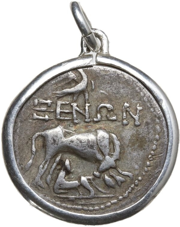 MEDAL WITH AN ANCIENT COIN Modern bezel, ancient coin. Silver medal made of a dr...