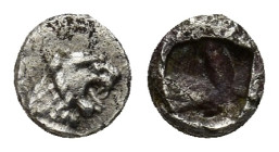 KINGS of LYDIA. temp. Cyrus – Darios I. Circa 550/39-520 BC. AR Forty-eighth Stater Sardes.
(0.30 Gr. 5mm.)
Head of lion right
Rev. Incuse square