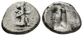 Kings of Persia AR Siglos Kings of Persia (Achaemenids). AR Siglos (5.38 Gr. 17mm), c. 450-400 The Great King, bearded, in "Knielauf" to right, holdin...
