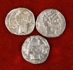 Lote formado por 2 denarios (Bolscan y Secobirices) y 1 dracma de Emporiton. Total 3 monedas. A examinar. BC-/MBC-.