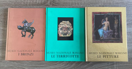 A.A.V.V. - Museo Nazionale Romano, lotto di 3 libri (I Bronzi - Le terrecotte - Le pitture). Roma, 1982-1983. 3 volumi con copertin rigida e in ottimo...