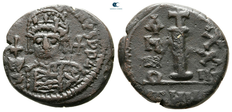 Justinian I AD 527-565. Theoupolis (Antioch)
Decanummium Æ

19 mm, 4,09 g

...