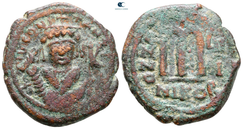 Tiberius II Constantine AD 578-582. Nikomedia
Follis Æ

29 mm, 12,23 g


...