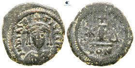 Maurice Tiberius AD 582-602. Constantinople. Decanummium Æ