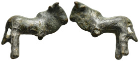 ANCIENT ROMAN BRONZE BULL STATUETTE.(1st - 2nd Century).Ae.

Condition : Good very fine.

Weight : 28.8 gr
Diameter : 45 mm