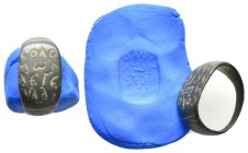 ANCIENT ROMAN BRONZE RING.(3rd–4th centuries).Ae.

Condition : Good very fine.

Weight : 5.1 gr
Diameter : 22 mm