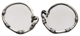 ANCIENT ROMAN SILVER RING.(3rd–4th centuries).Ae.

Condition : Good very fine.

Weight : 0.88 gr
Diameter : 18 mm