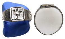 ANCIENT ROMAN SILVER RING.(3rd–4th centuries).Ae.

Condition : Good very fine.

Weight : 3.7gr
Diameter : 19 mm