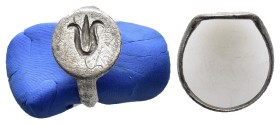 ANCIENT ROMAN SILVER RING.(3rd–4th centuries).Ae.

Condition : Good very fine.

Weight : 3.08 gr
Diameter : 19 mm