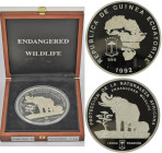 Äquatorial Guinea: 15000 Francos 1992, Endangered Wildlife / Proteccion de la Naturaleza Africana / Elefant mit Jungtier. 1 kg 999/1000 Silber, Auflag...
