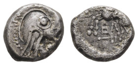 Antike Kelten
 Haeduer, Quinar (1,77 g), 100-50 v. Chr. Av.: Behelmter Kopf nach links. Rev.: Pferd nach links, vor der Brust ein Ringel. DT 3189; Sc...