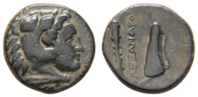 Antike Griechen
Makedonien Æ (5,43 g), 336-323 v. Chr., Alexander der Große. Av.: Mit Löwenfell bedeckter Kopf des Herakles nach rechts. Rev.: Bogen ...