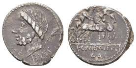 Antike Römer
Münzen Römische Republik Memmius, Denar (3,81 g), 87 v. Chr. Av.: Belorbeerter Kopf des Saturn nach links, in Exergue: EXSC. Rev.: Venus...