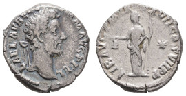 Antike Römer
Münzen Römische Kaiserzeit Commodus, 177-192, Denar (2,45 g). Av.: Belorbeerte Büste nach rechts, in Umschrift: L AEL AVREL COMM AVG P F...