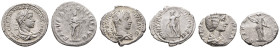 Antike Römer
Münzen Römische Kaiserzeit Lot aus drei Denaren: Julia Domna (Septimius Severus), 196-202, 2,95 g, RIC 638; Coh. 27; Sear 6578. / Caraca...