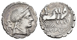 REPÚBLICA ROMANA. NAEVIA. C. Naevius Balbus. Denario serratus. Roma (79 a.C.). A/ Cabeza de Venus a der., detrás SC, delante R. R/ Victoria en triga a...