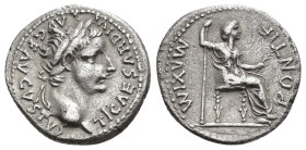 IMPERIO ROMANO. TIBERIO. Denario. Lugdunum (36-37 d.C.). A/ Cabeza laureada a der. R/ Livia sentada a der. en silla con patas ornamentadas y sobre lín...