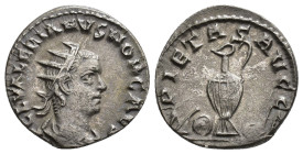 IMPERIO ROMANO. VALERIANO II. Antoniniano. Roma (254-255). A/ Busto radiado y drapeado a der.; P CL VALERIANVS NOB CAES. R/ Utensilios sacerdotales; P...