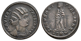 IMPERIO ROMANO. FAUSTA. Follis. Treveris (326). A/ Busto drapeado a der.; FLAV MAX FAVSTA AVG. R/ Salus a izq. con dos niños en brazos; SALVS REI PVBL...