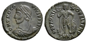 IMPERIO ROMANO. PROCOPIO. Follis. Cyzicus (365-366). A/ Busto laureado, drapeado y acorazado a izq.; D N PROCOPIVS P F AVG. R/ El emperador en traje m...