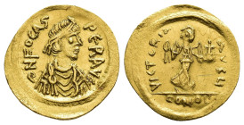 IMPERIO BIZANTINO. FOCAS. Semissis. Constantinopolis. A/ Busto del emperador a der. R/ Victoria con corona y globo crucífero; VICTORIA AUGU. AU 2,12 g...