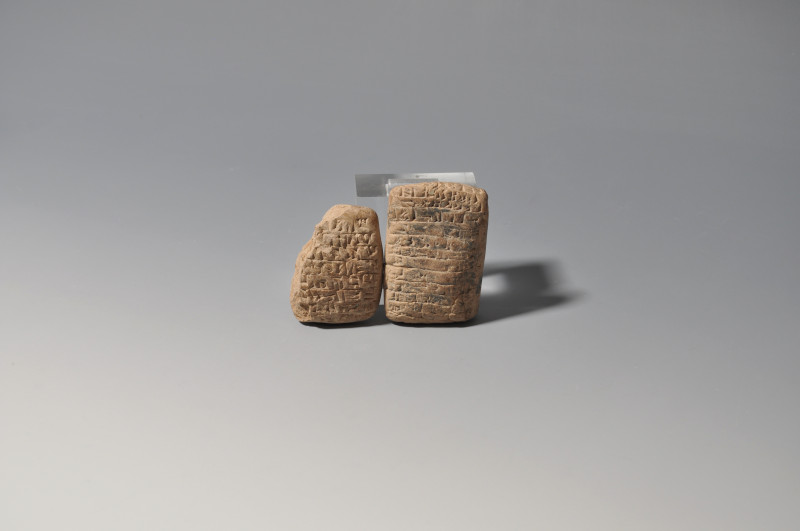 PRÓXIMO ORIENTE. Mesopotamia. Lote de 2 tablillas cuneiformes (II milenio a.C.)....