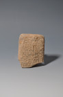 PRÓXIMO ORIENTE. Mesopotamia. Tablilla cuneiforme (II milenio a.C.). Terracota. Longitud 10,4 cm. Fraccionada y restaurada. Ex colección privada (Rein...