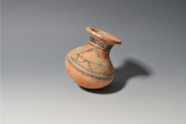 PRÓXIMO ORIENTE. Anatolia. Vaso con decoración geométrica (II milenio a.C.). Cerámica. Altura 13 cm. Diámetro 11,5 cm. Adjunta certificado de termolum...