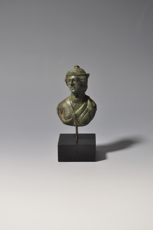 ROMA. Busto de Minerva (ss. II-III d.C.). Bronce. Altura 8,2 cm. Soldado a la pe...