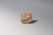 ROMA. Placa con escena de dos figuras y león (ss.I-IV d.C.). Plomo. Longitud 8 cm.