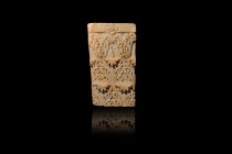 ROMA. Fragmento de capitel de pilastra con hojas de acanto, reutilizado en época visigoda (ss. I-II d.C.). Mármol. Altura 59 cm. Longitud 32 cm. Fragm...