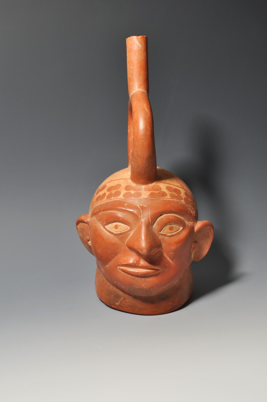 PREHISPÁNICO. Cultura Moche. Huaco retrato con asa estribo (ss. II-VII d.C.). Ce...