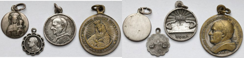 Medaliki religijne (4szt) Mosiądz srebrzony i być może przy mniejszych biały met...