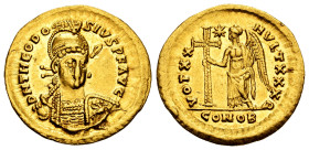 Theodosius II. Solidus. 423-424 AD. Constantinople. (Ric-X 225). Anv.: D N THEODOSIVS P F AVG, pearl-diademed, helmeted and cuirassed three-quarters f...