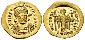 Justin I. Solidus. 518-519 AD. Constantinople. (MIBE-2). (Doc-1e). (Sear-55). Anv.: D N IVSTINVS P P AVC, pearl-diademed and cuirassed bust three-quar...