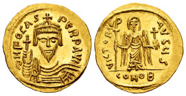 Phocas. Solidus. 603-607 AD. Constantinople. (MIBE-7). (Doc-5f). (Sear-618). Anv.: ∂ N FOCAS PЄRP AVG, crowned and cuirassed bust facing, crown withou...