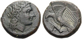 SIZILIEN. AKRAGAS. 
Bronze, ca. 287-282 v. Chr. Unter Phintias. Bartloser Kopf des Zeus Hellanios mit L. n. r., dahinter Mono­gramm (A?). Rv. Zwei Ad...
