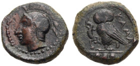 SIZILIEN. KAMARINA. 
AE Tetras (Trionkion), ca. 410-405 Kopf der Athena im attischen Helm n.l. Rv. KAMA Eule n.l., Eidechse in den Krallen haltend. I...