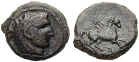 SIZILIEN. KEPHALOIDION. 
Kleinbronze, 344-336 v. Chr. Kopf des Herakles mit Löwenhaube n. r. Rv. Pegasos n. r., darunter K (rückläufig). 2,40 g. Calc...