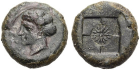 SIZILIEN. SYRAKUS. 
Hemilitron, Bronze, ca. 415 v. Chr. Kopf der Arethousa n.l. Rv. Viergeteiltes Quadratum incusum, darin Stern. 4,98 g. Calciati II...
