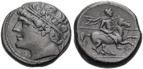SIZILIEN. SYRAKUS. 
Hieron II., 275-215 v. Chr. Bronze. Kopf mit Diadem n.l. Rv. Reiter mit Chlamys, Helm und Lanze n. r., davor SW. 17,73 g. Calciat...