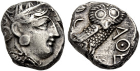 ATTIKA. ATHEN. 
Tetradrachmon, nach 229 v. Chr. Kopf der Athena mit scheibenförmigem Ohrring n. r. Rv. AQE Eule n. r., im Felde l. Olive und Mondsich...